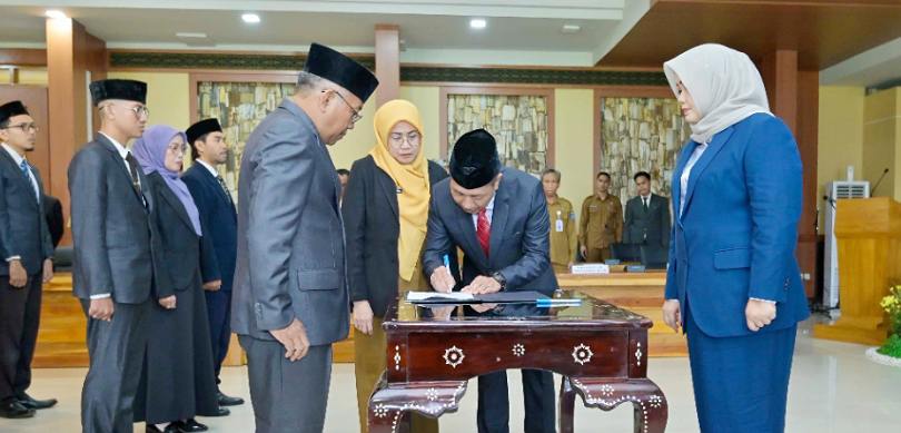 Lantik Pejabat Fungsional, Wagub NTB Ummi Dinda Tekankan Pentingnya Menjaga Hubungan Baik dan Komunikasi