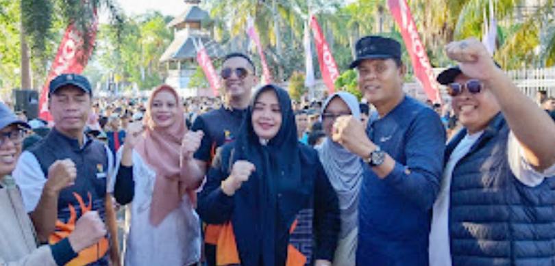 Jalan Sehat “Road to FORNAS VIII”, Ribuan Warga Sumbawa Antusias Berpartisipasi