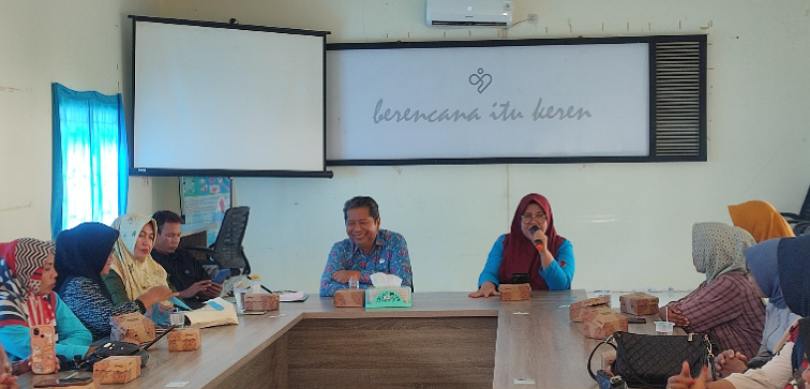 Tekan Stunting, Kadis DPPKB Buka Orientasi Kader Dashat Kampung KB Tahun 2025